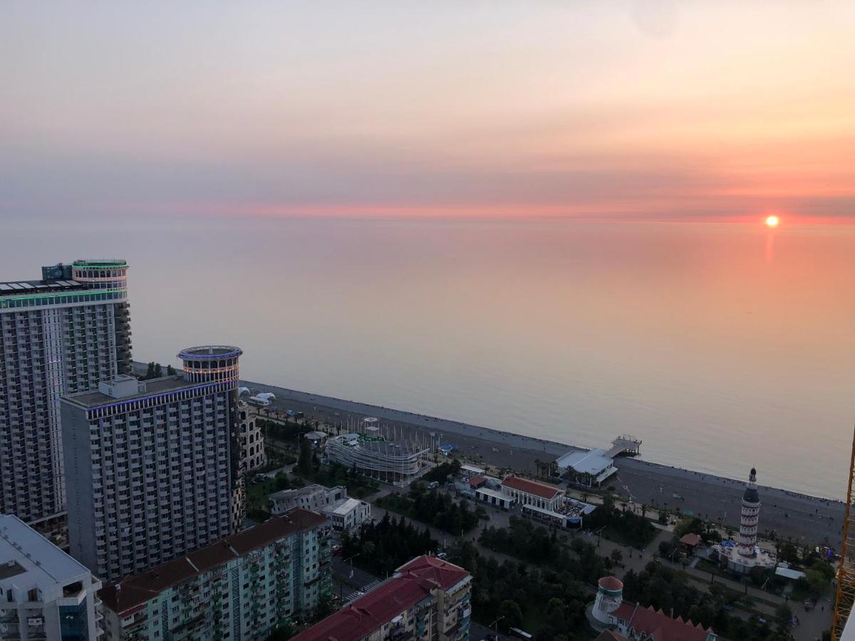 Orbi City Apartments On The Beach Batumi Esterno foto