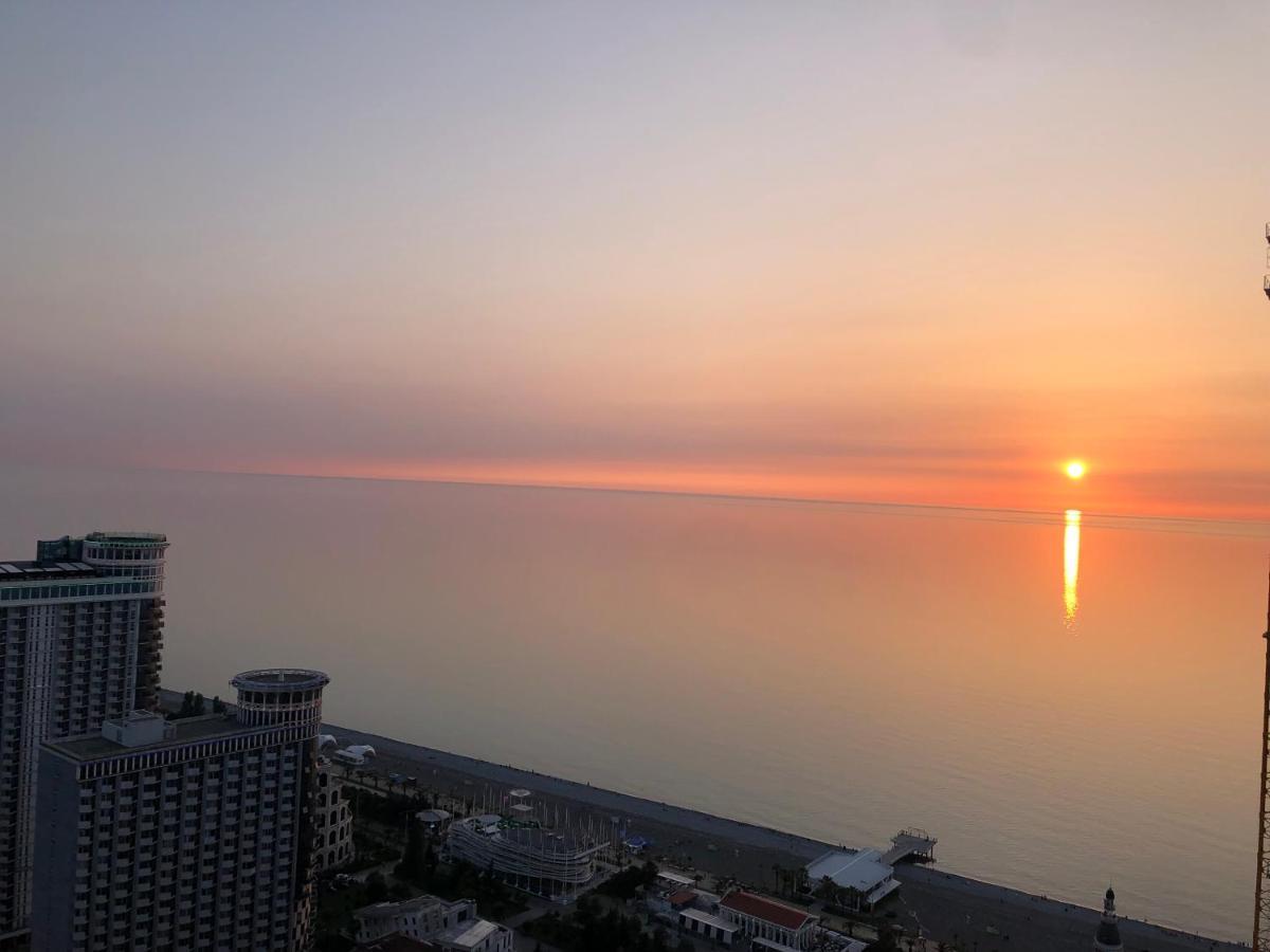 Orbi City Apartments On The Beach Batumi Esterno foto