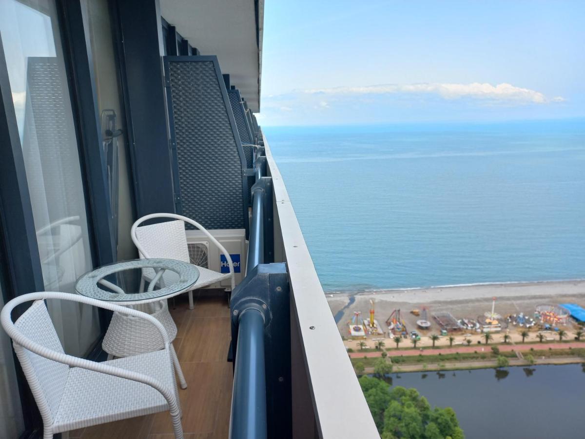 Orbi City Apartments On The Beach Batumi Esterno foto