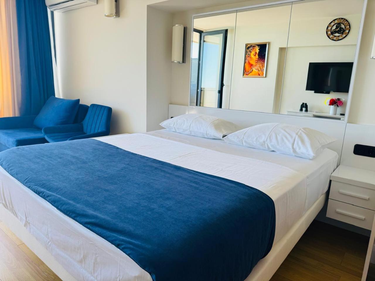 Orbi City Apartments On The Beach Batumi Esterno foto