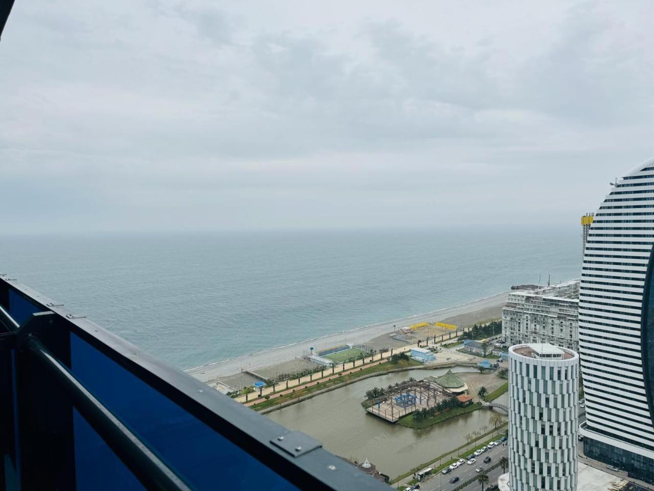 Orbi City Apartments On The Beach Batumi Esterno foto