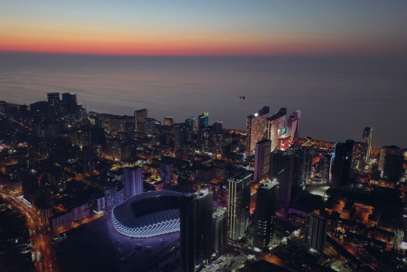 Orbi City Apartments On The Beach Batumi Esterno foto